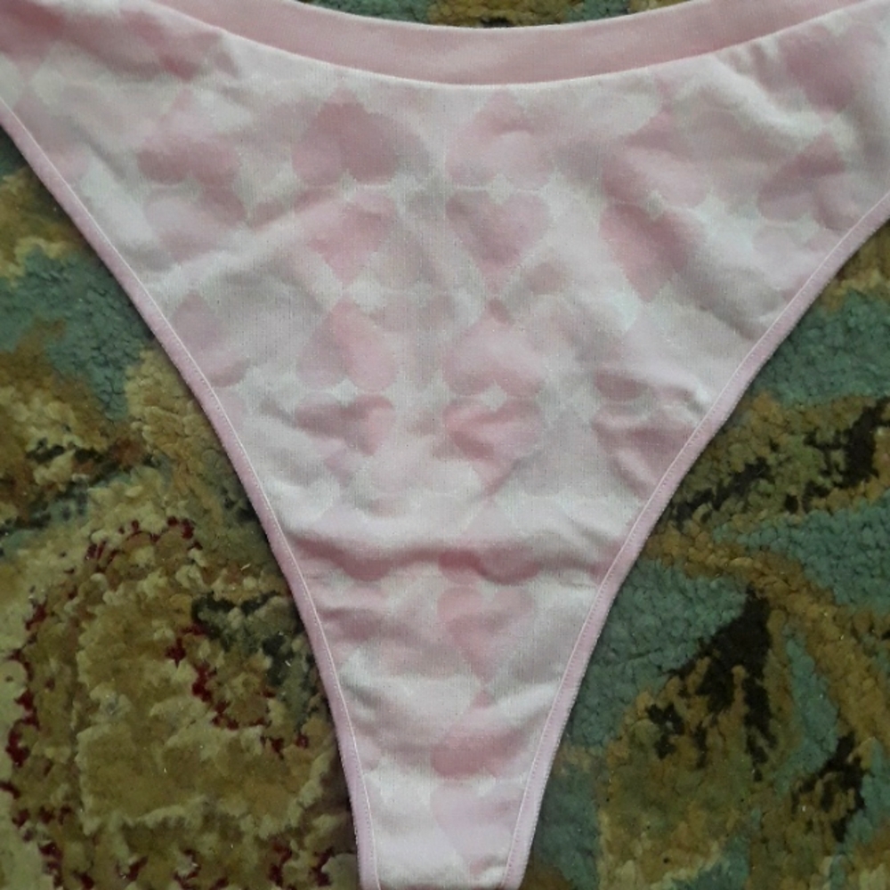 Pink VS thong - Picture 15 of 15